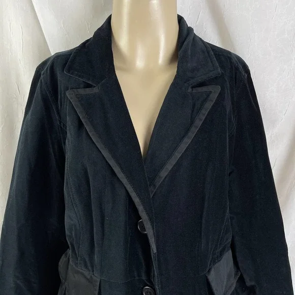 🚫SOLD🚫 VTG Y2K DKNY Jeans Black Velvet Long Coat w/ Pockets Grey Baroque - Picture 2 of 16